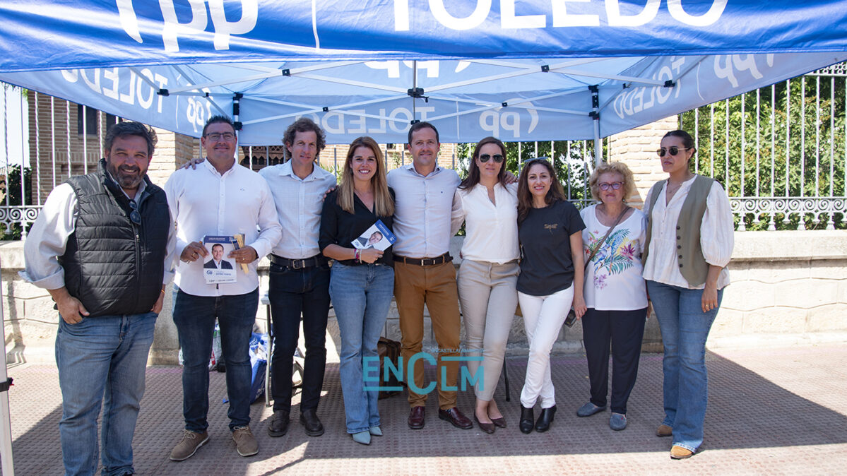 Parte del equipo de campaña de Carlos Velázquez. Foto: Rebeca Arango.