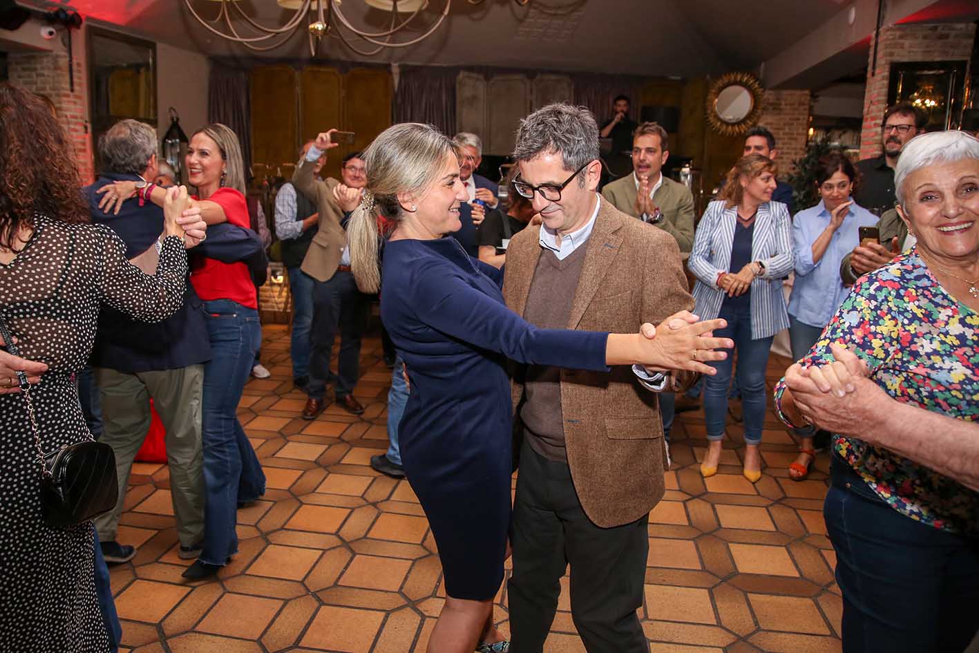 Tolón, bailando con el ministro Bolaños. Foto: Alberto Santos.