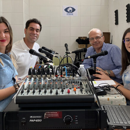 Comendador, en el programa de radio semanal del IES María Pacheco, en el que habló de medio ambiente.