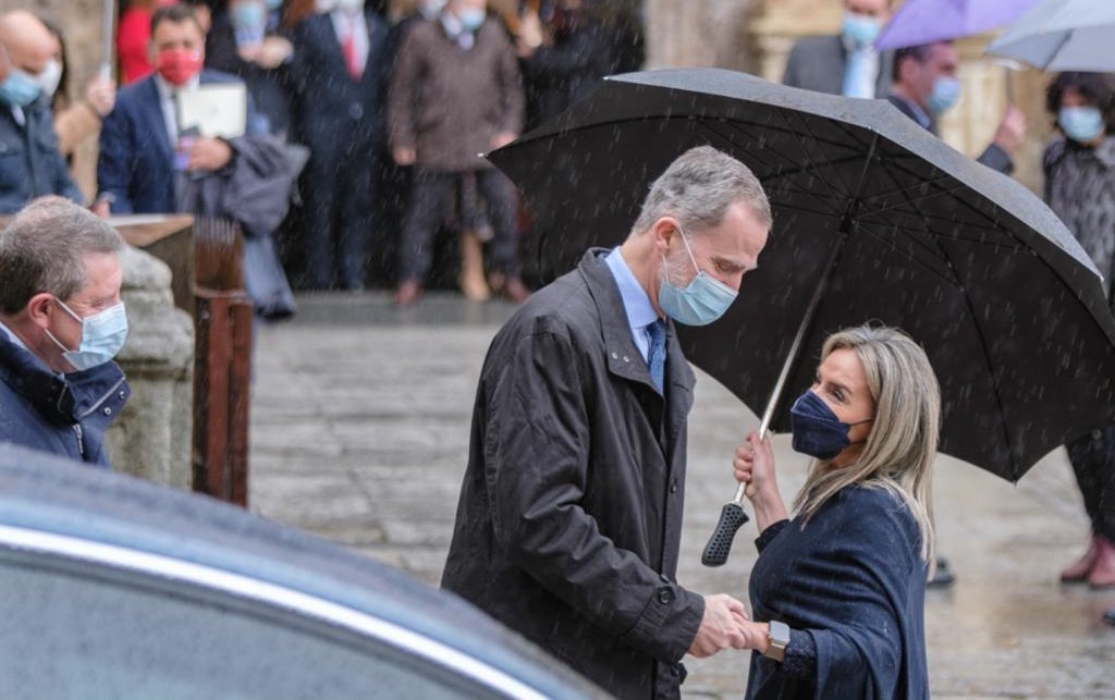"Inauguramos la exposición de Alfonso X El Sabio y acompañé al rey a su coche. Me cobijé bajo su paraguas, que más tarde me regalaría".
