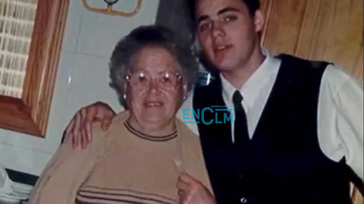 Paco Núñez junto a su abuela paterna