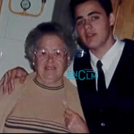 Paco Núñez junto a su abuela paterna