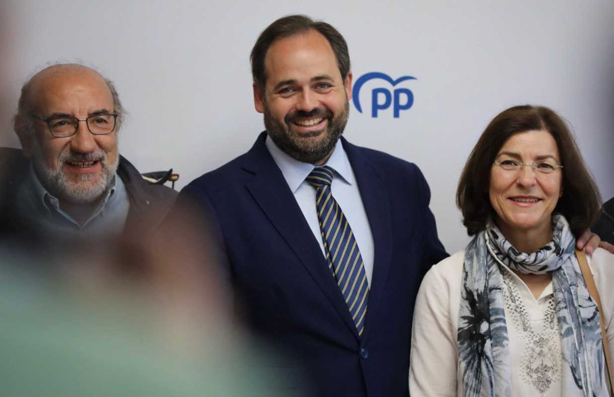 En el centro de la imagen, el candidato del PP en Castilla-La Mancha, Paco Núñez.
