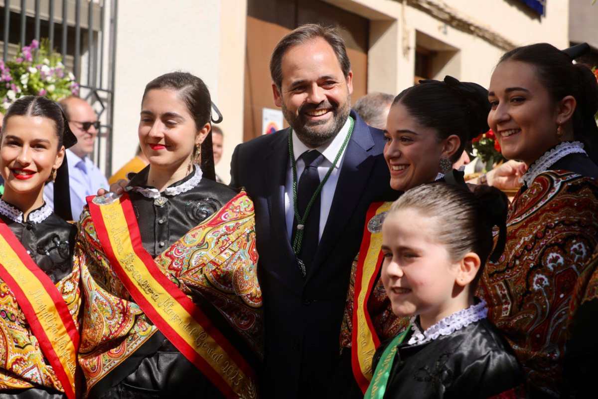 El presidente del PP de CLM, Paco Núñez, celebrando San Isidro en Villarrubia de los Ojos.