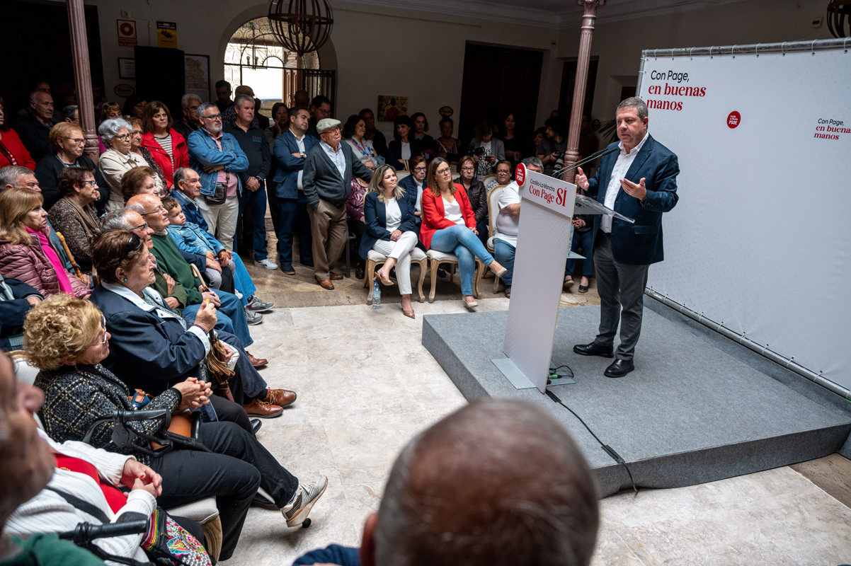 Emiliano García-Page en un acto en Consuegra (Toledo). Foto: EFE/Ismael Herrero.