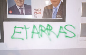 Esta es la pintada que apareció ayer por la noche en la sede del PSOE en Illescas.