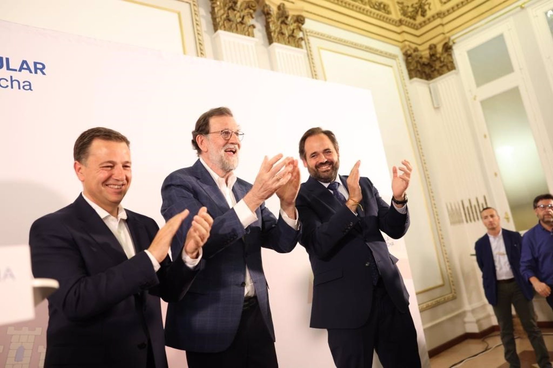 Manuel Serrano, Mariano Rajoy y Paco Núñez durante un acto del PP en Albacete.