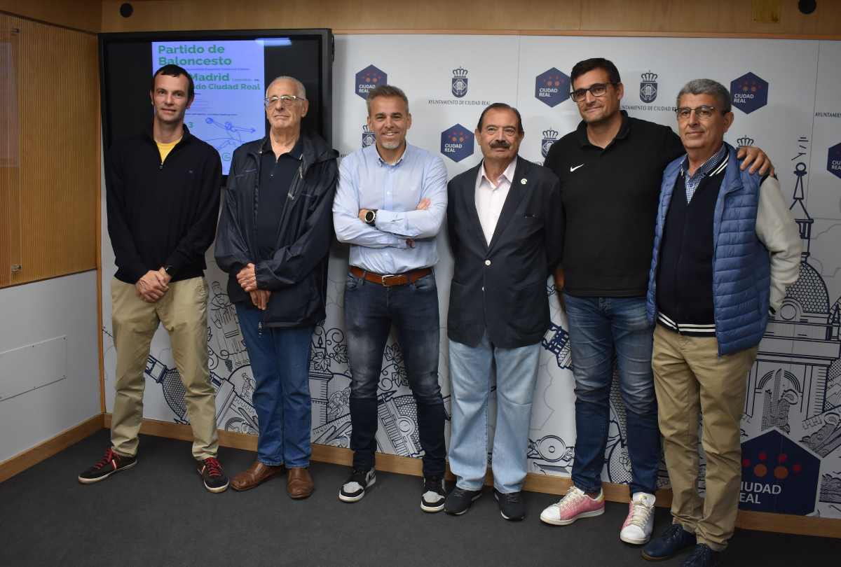 Presentación del partido entre las leyendas del Madrid y los jugadores de Ciudad Real a favor de la AECC.