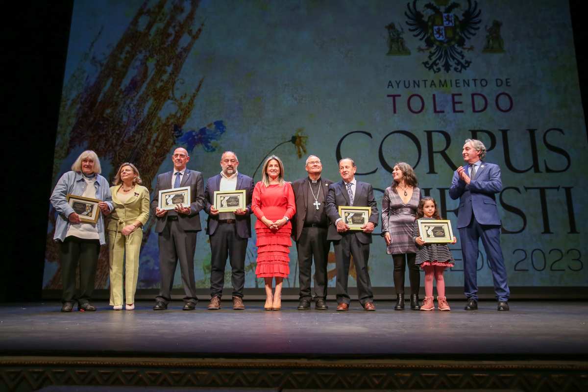 Entrega de las Tarascas de honor del Corpus Christi de Toledo.