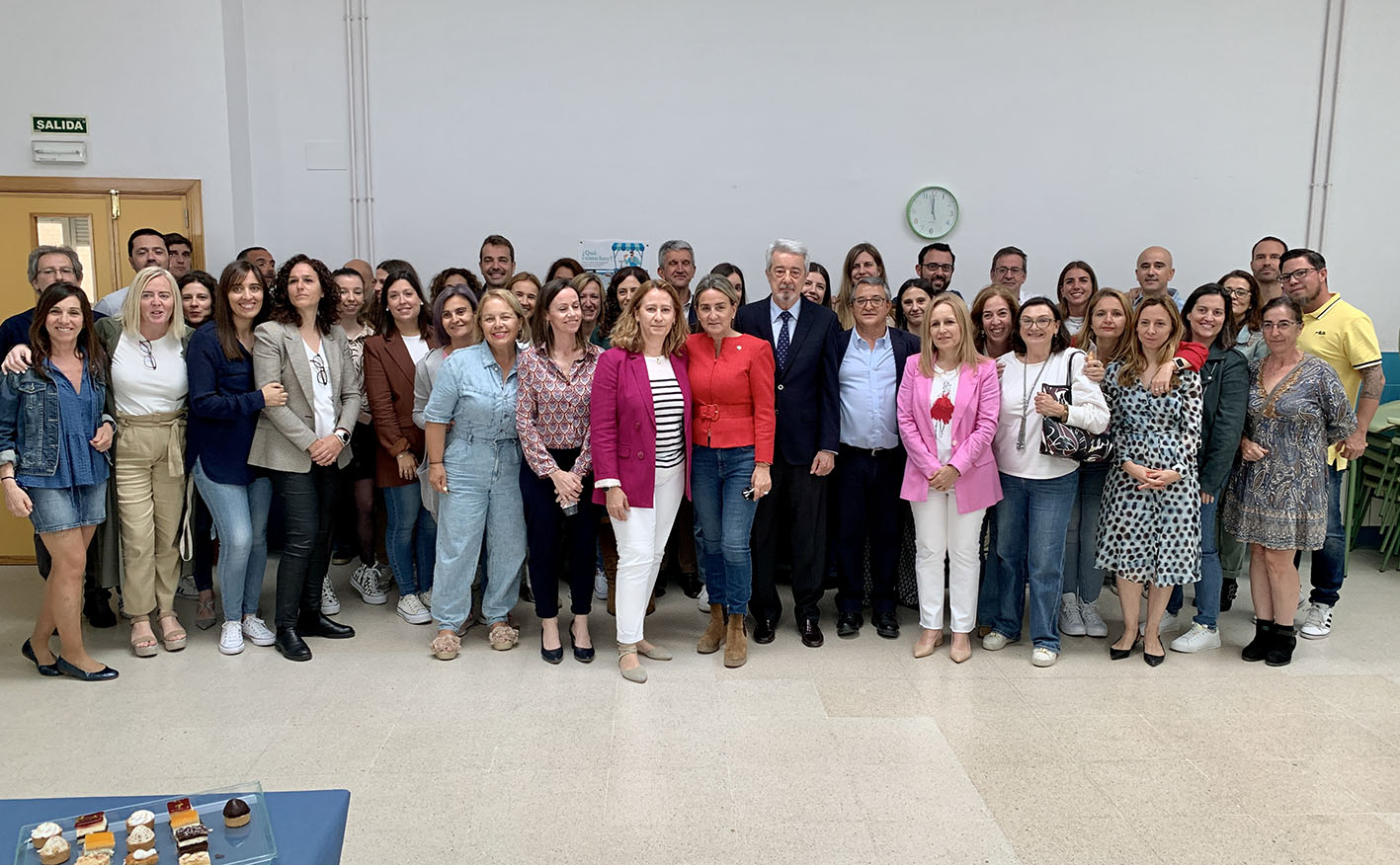 Milagros Tolón, con los docentes del Colegio Mayol, en Toledo.