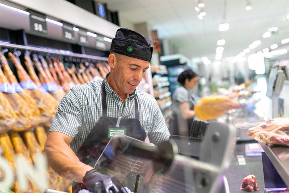 Trabajador de una tienda de Mercadona.