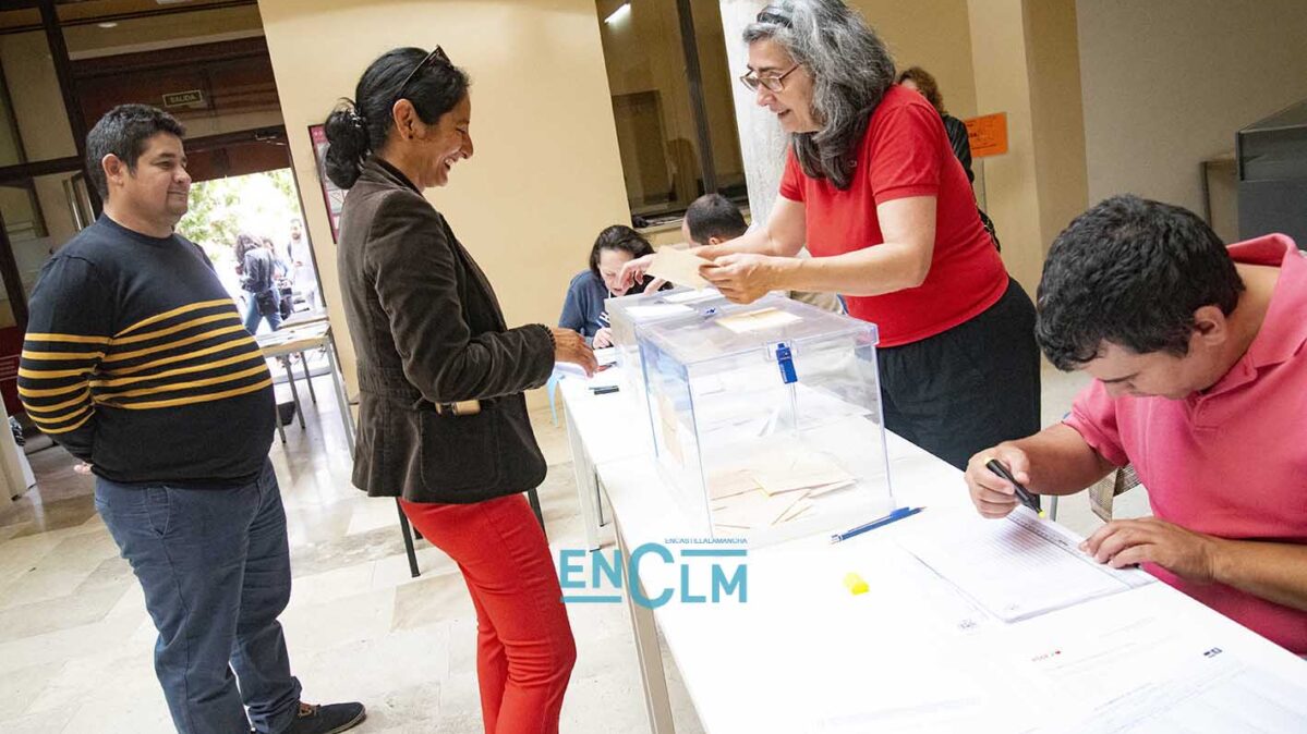ecinos votan en Toledo a primera hora de la mañana