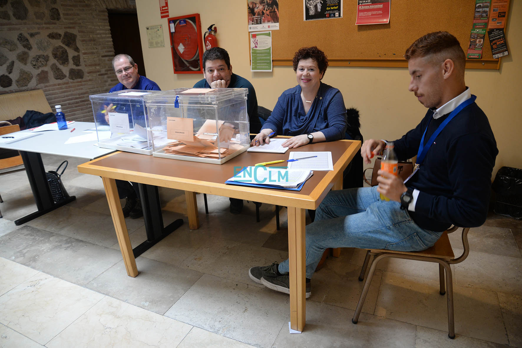 Una mesa electoral en Toledo. Foto - Rebeca Arango.