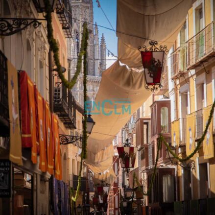 Las calles de Toledo, engalanadas para el Corpus Christi. Foto: Diego Langreo Serrano.