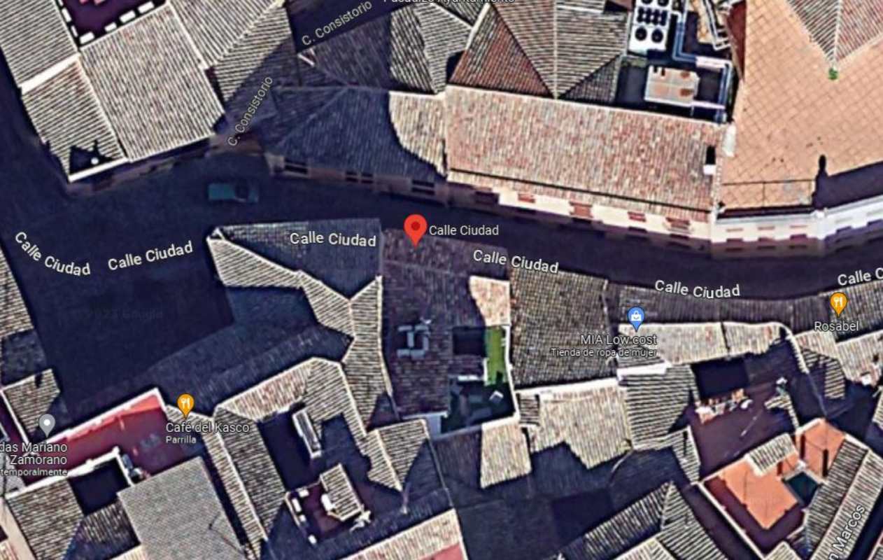 Calle Ciudad, en Toledo, donde un hombre resultaba herido por arma blanca. Imagen: Google Maps.