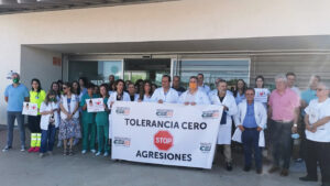 Concentración a las puertas del centro de salud de Bolaños de Calatrava.