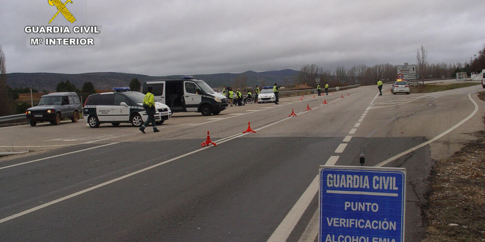 Control de la Guardia Civil en carretera.