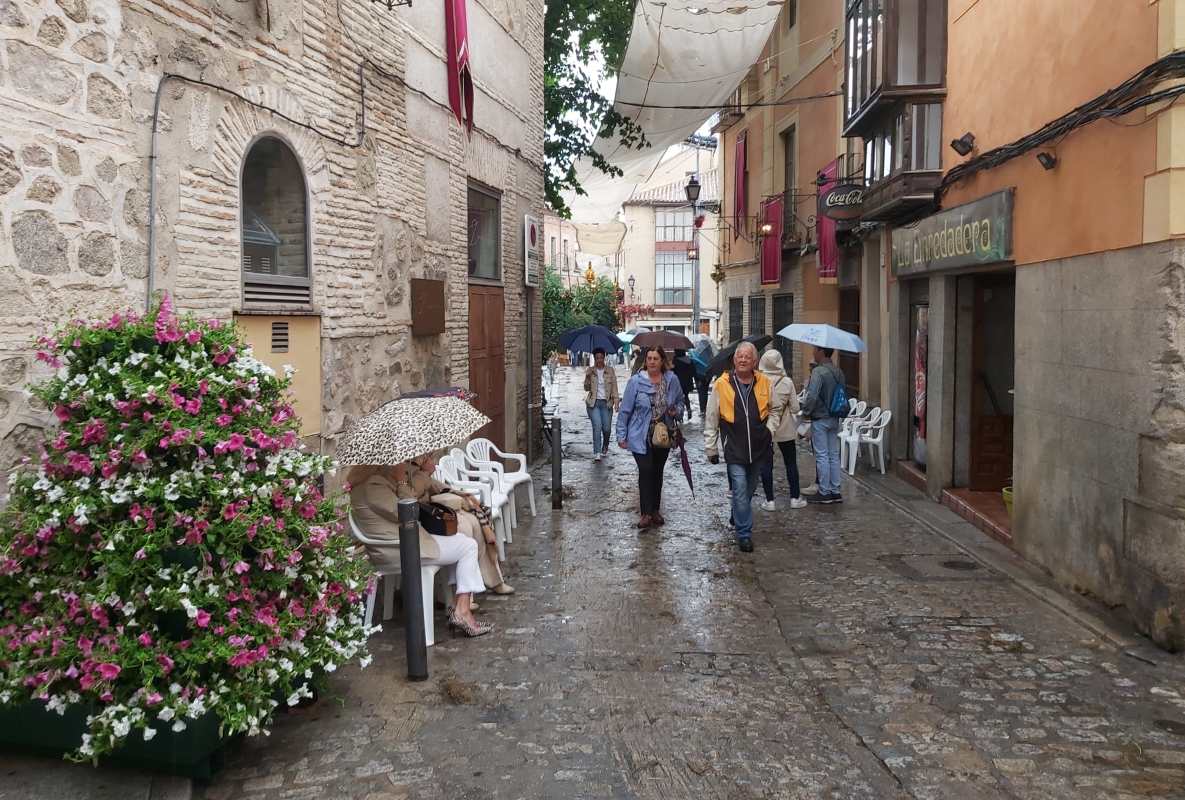 Aspecto de una de las calles del casco pasadas las 9 horas.