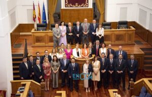 Diputados de las Cortes tras la constitución del nuevo parlamento regional