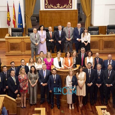 Diputados de las Cortes tras la constitución del nuevo parlamento regional