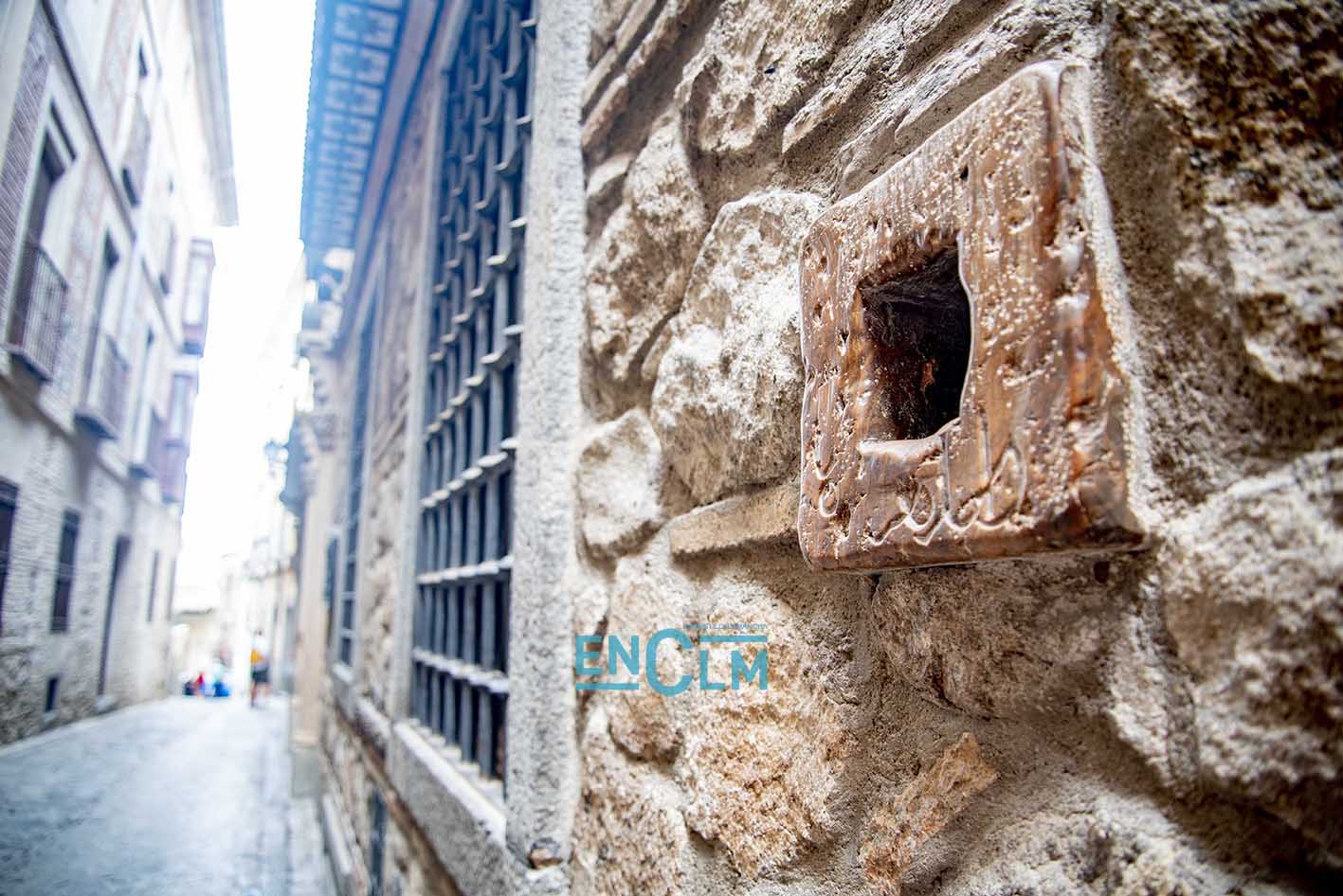 La mal llamada ventana más pequeña del mundo, que no es ni ventana... Foto: Rebeca Arango.