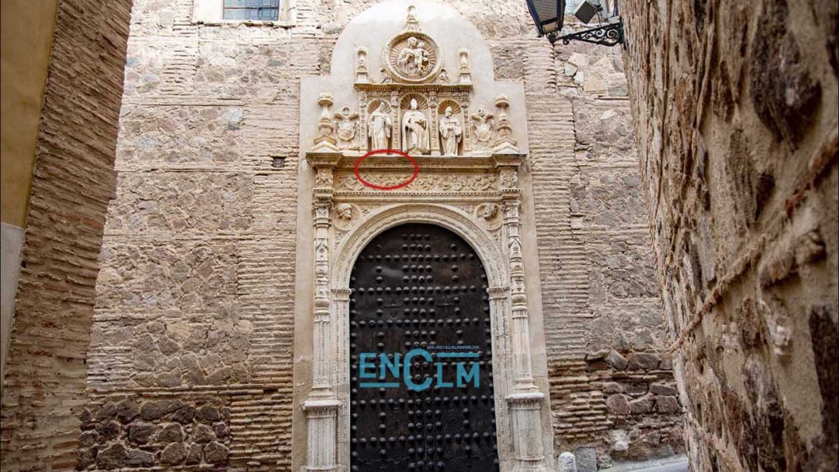 Firma de Gustavo Adolfo Bécquer en la fachada del convento de San Clemente. Foto: Rebeca Arango.