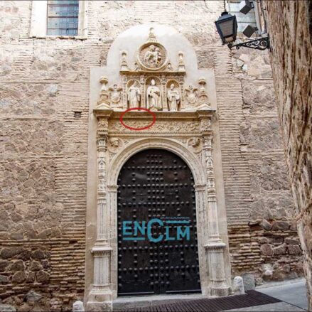 Firma de Gustavo Adolfo Bécquer en la fachada del convento de San Clemente. Foto: Rebeca Arango.