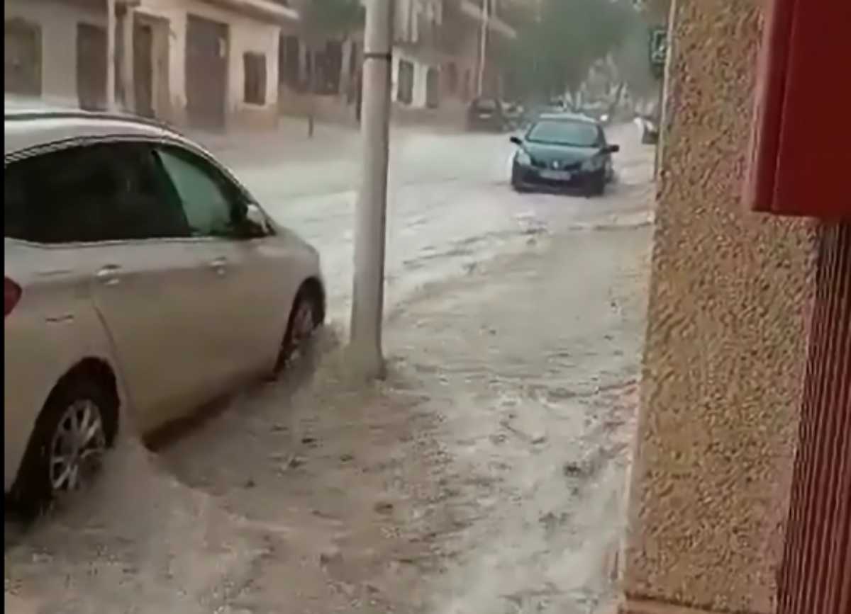 Una tremenda granizada ha azotado la localidad albaceteña de El Bonillo.