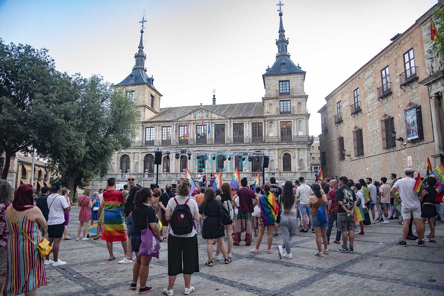 El Ayuntamiento de Toledo, por primera vez en los últimos años, no ha colgado la bandera arcoíris en su fachada. Foto: Rebeca Arango.