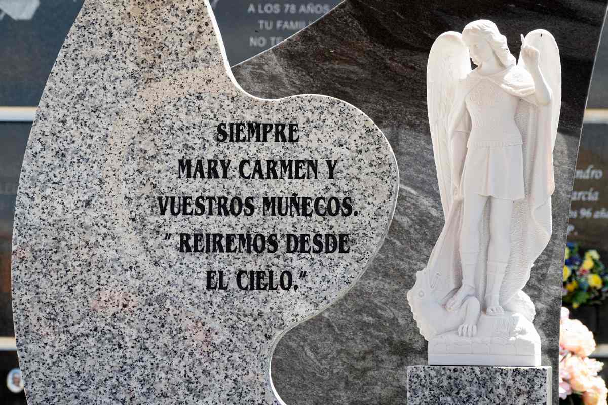 Entierro de "Mari Carmen y sus Muñecos". Foto: EFE/ José Del Olmo.