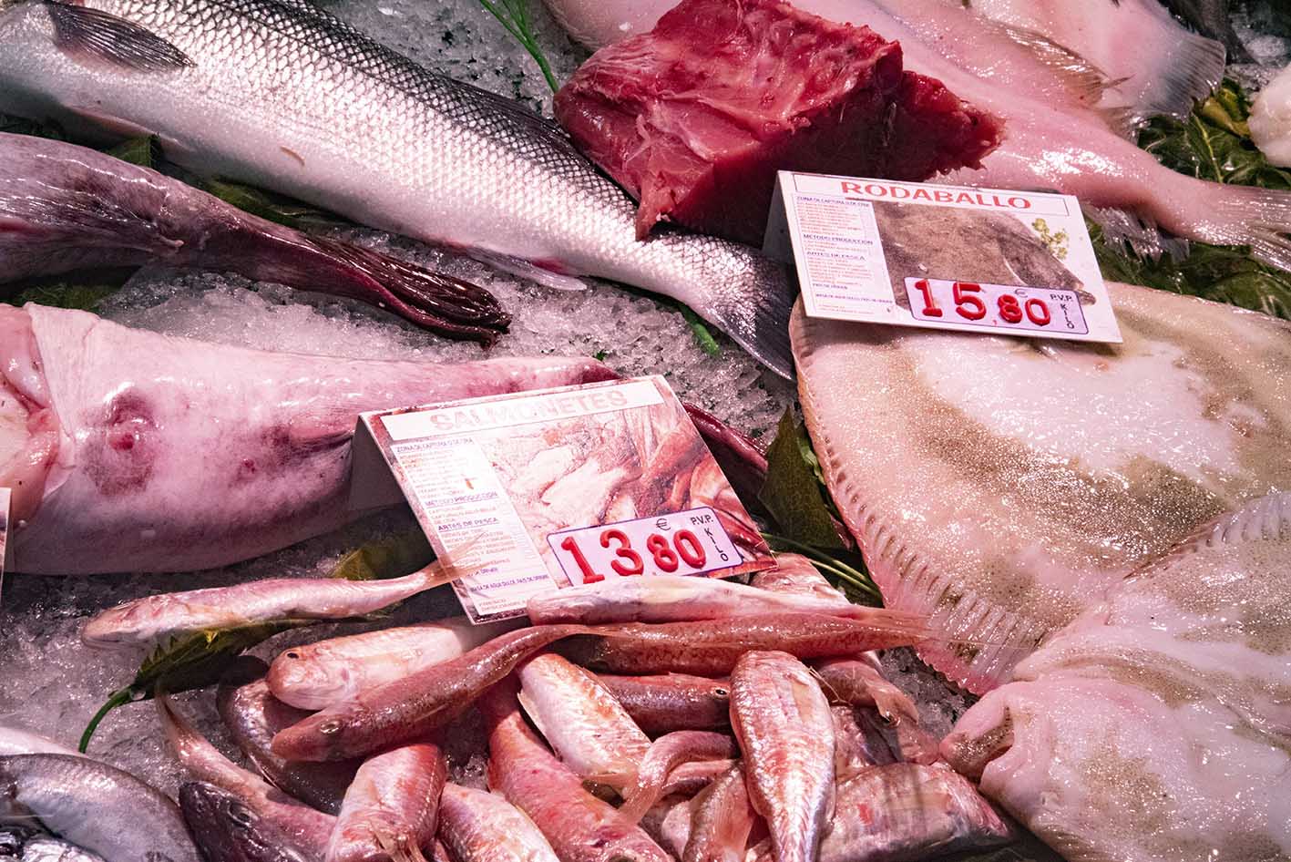 Precios de una pescadería en Toledo, inflacion, precios, comercio, tienda, mercado,