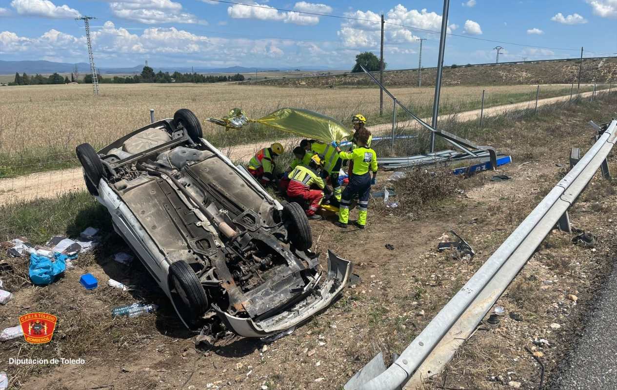 Aparatoso accidente en el término de Santa Olalla. Foto: Cpeis Toledo.