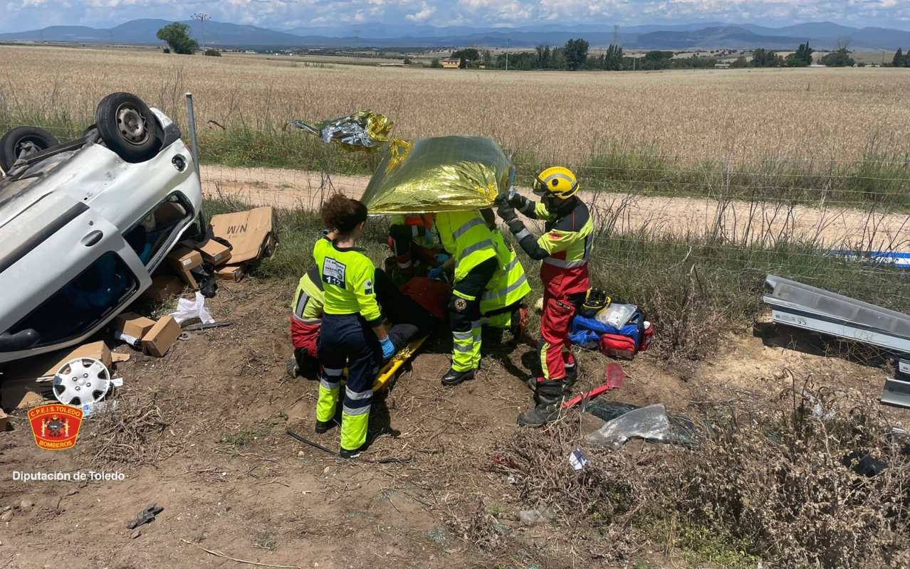 Los bomberos hicieron un control de riesgos y ayudaron en la atención sanitaria. Foto: Cpeis Toledo.