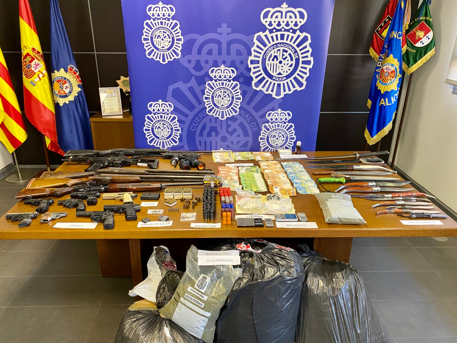 Material incautado por la Policía Nacional.