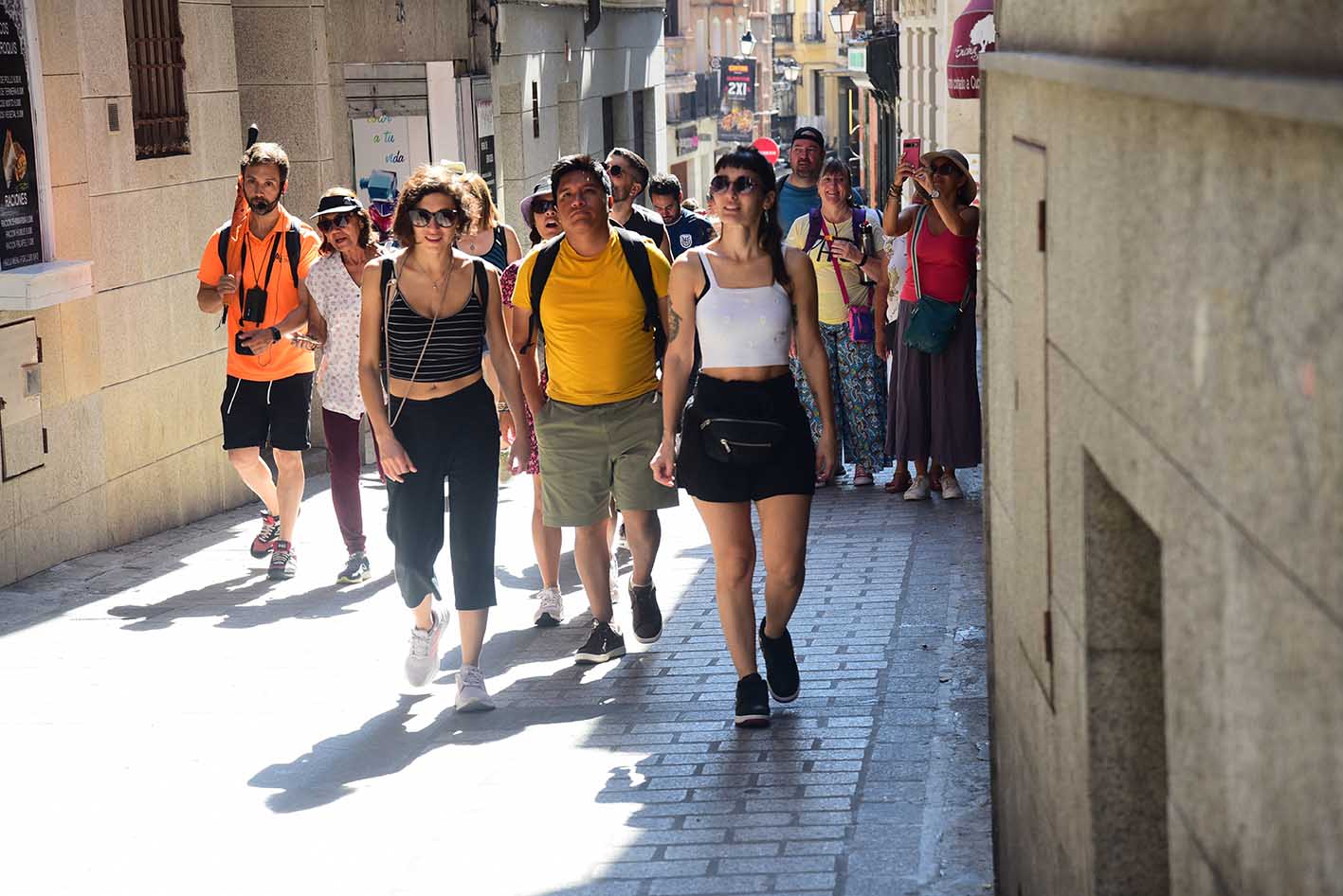 turistas consumo casco verano calor