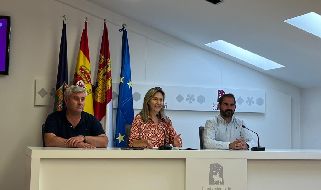 Ana Guarinos, alcaldesa de Guadalajara junto a Alfonso Esteban y Santiago López