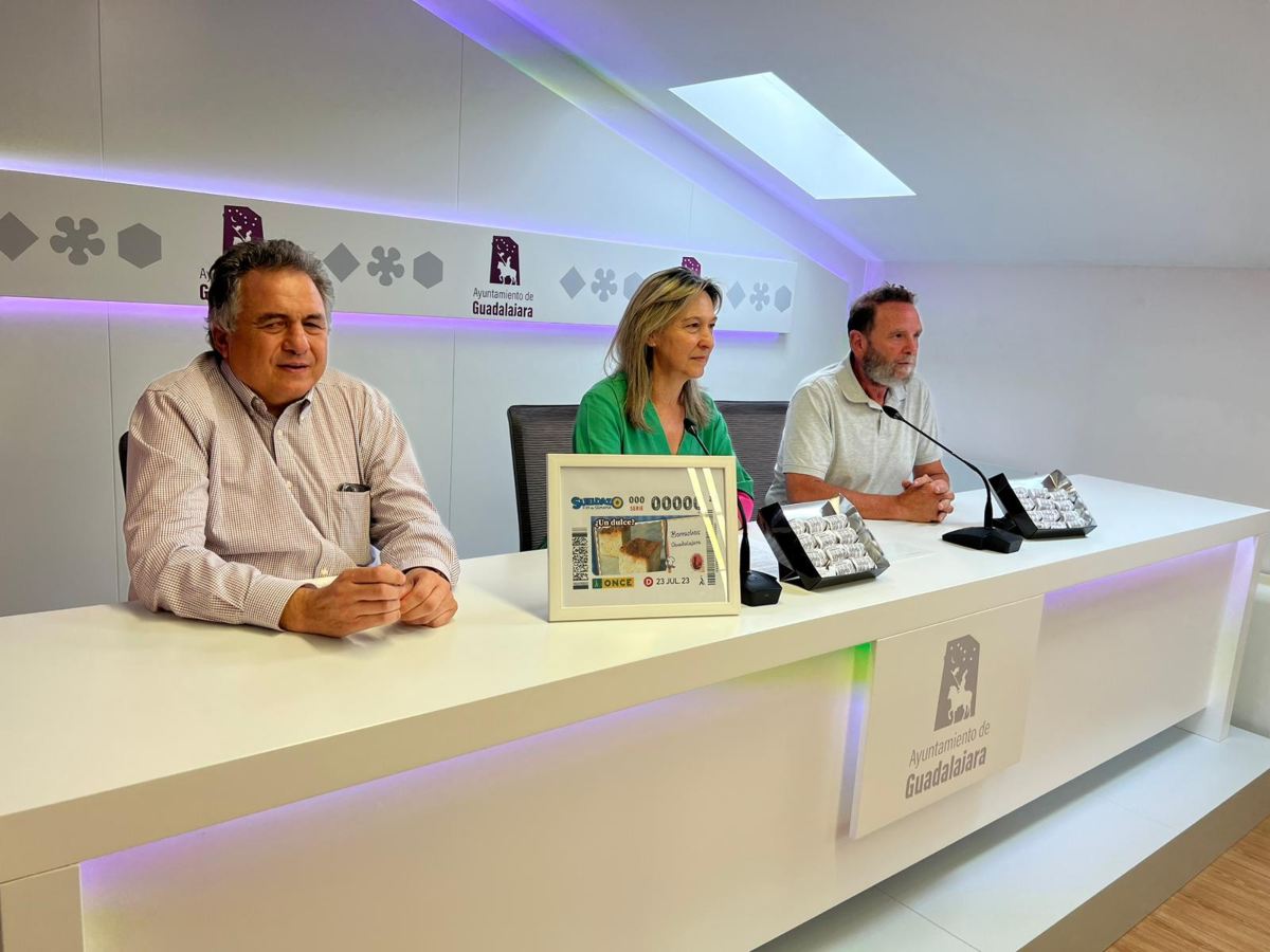 Presentación del cupón de la Once con la imagen de los Bizcochos Borrachos de Guadalajara