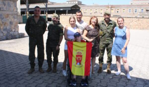 Alejandro y su familia, en la Academia de Infantería. El joven cumplió su sueño.