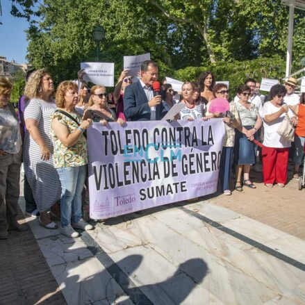 Concentración contra la violencia de género en Toledo