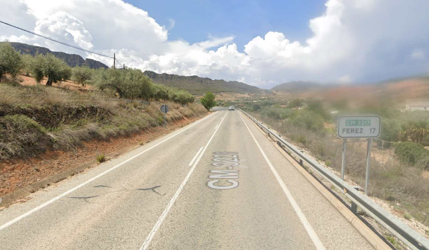 Carretera de Elche de la Sierra a Férez.