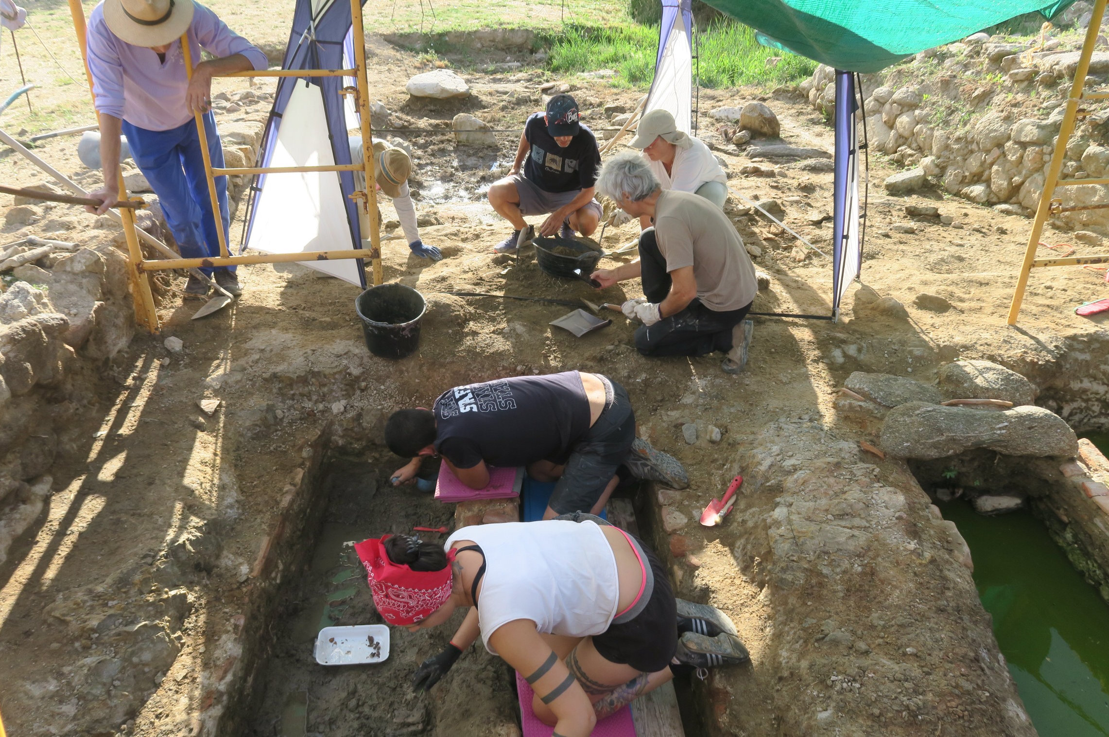 Excavaciones de restos humanos en Guarrazar, en Guadamur (Toledo).