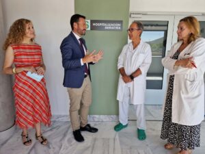 José Luis Escudero, delegado de la Junta en Guadalajara visita laos nuevos servicios del Hospital Universitario