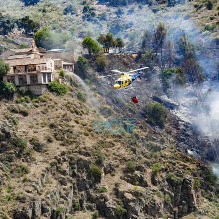 Incendio en el valle, junto a la ermita de la Virgen del Valle. Foto: Rebeca Arango.