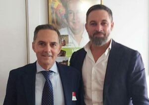 Mariano Latorre junto a Santiago Abascal. Imagen de su propia cuenta de Twitter: @LatorreMariano.