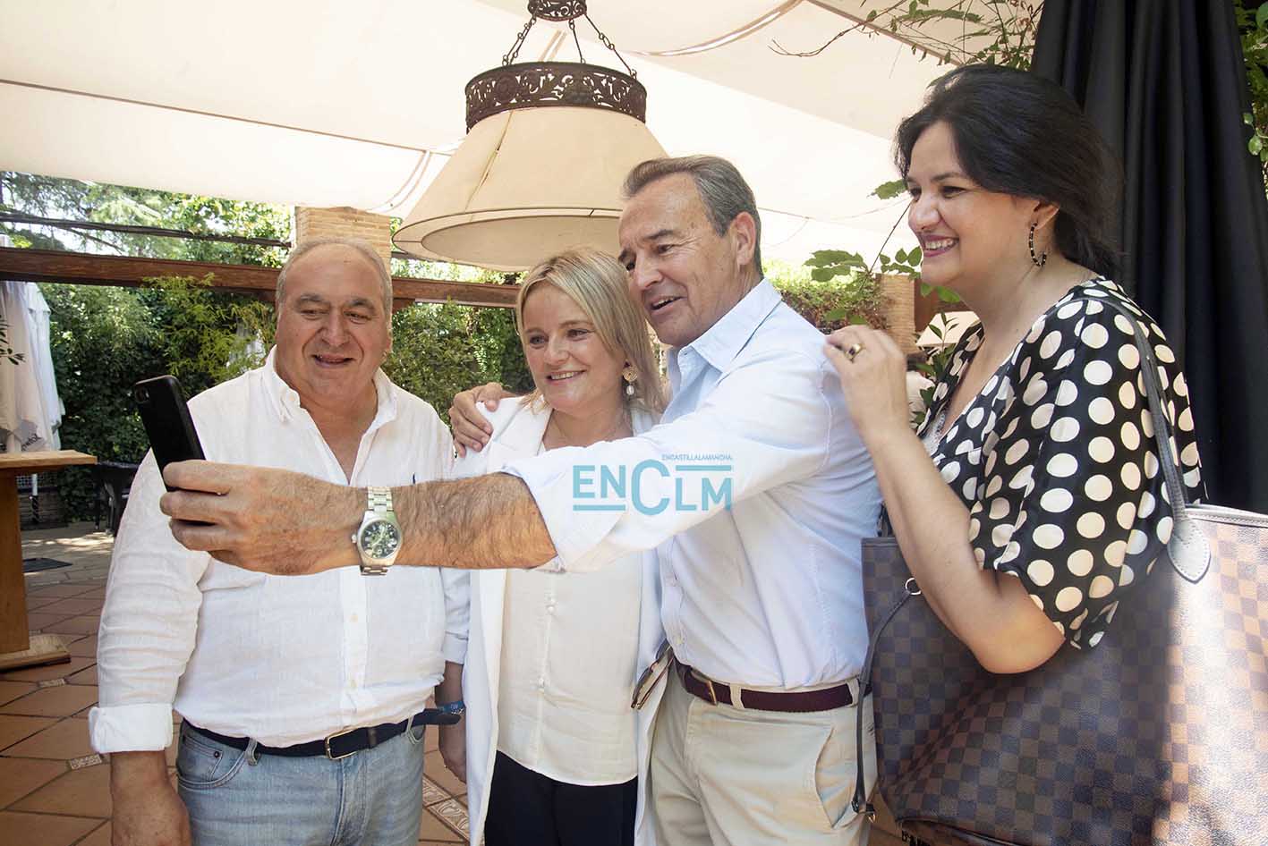 Mar Blanco junto a Vicente Tirado, Agustín Conde y Rocío López.