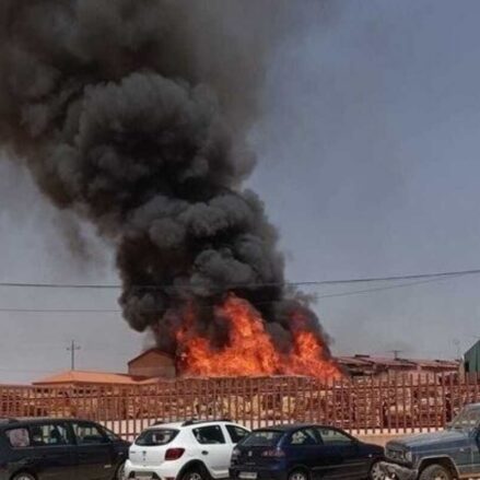 Incendio en una nave de palés, en Hontanaya (Cuenca).