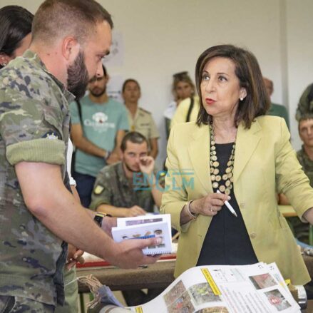 La ministra de Defensa, Margarita Robles, durante su visita a la Academia de Infantería de Toledo