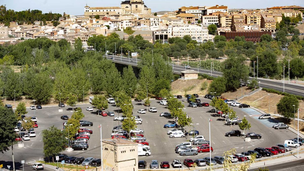 Aparcamiento Azarquiel. Foto: Rebeca Arango.