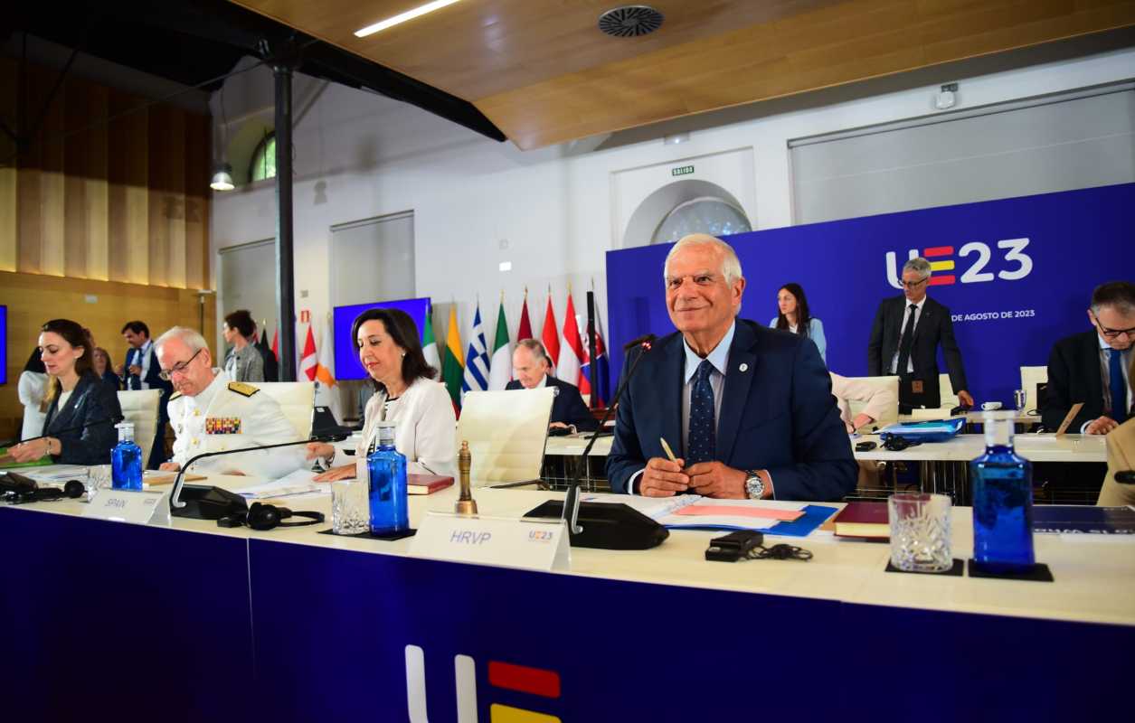 El alto representante de la UE en Asuntos Exteriores, Josep Borrell, y la ministra de Defensa de España, Margarita Robles. Foto: Rebeca Arango.