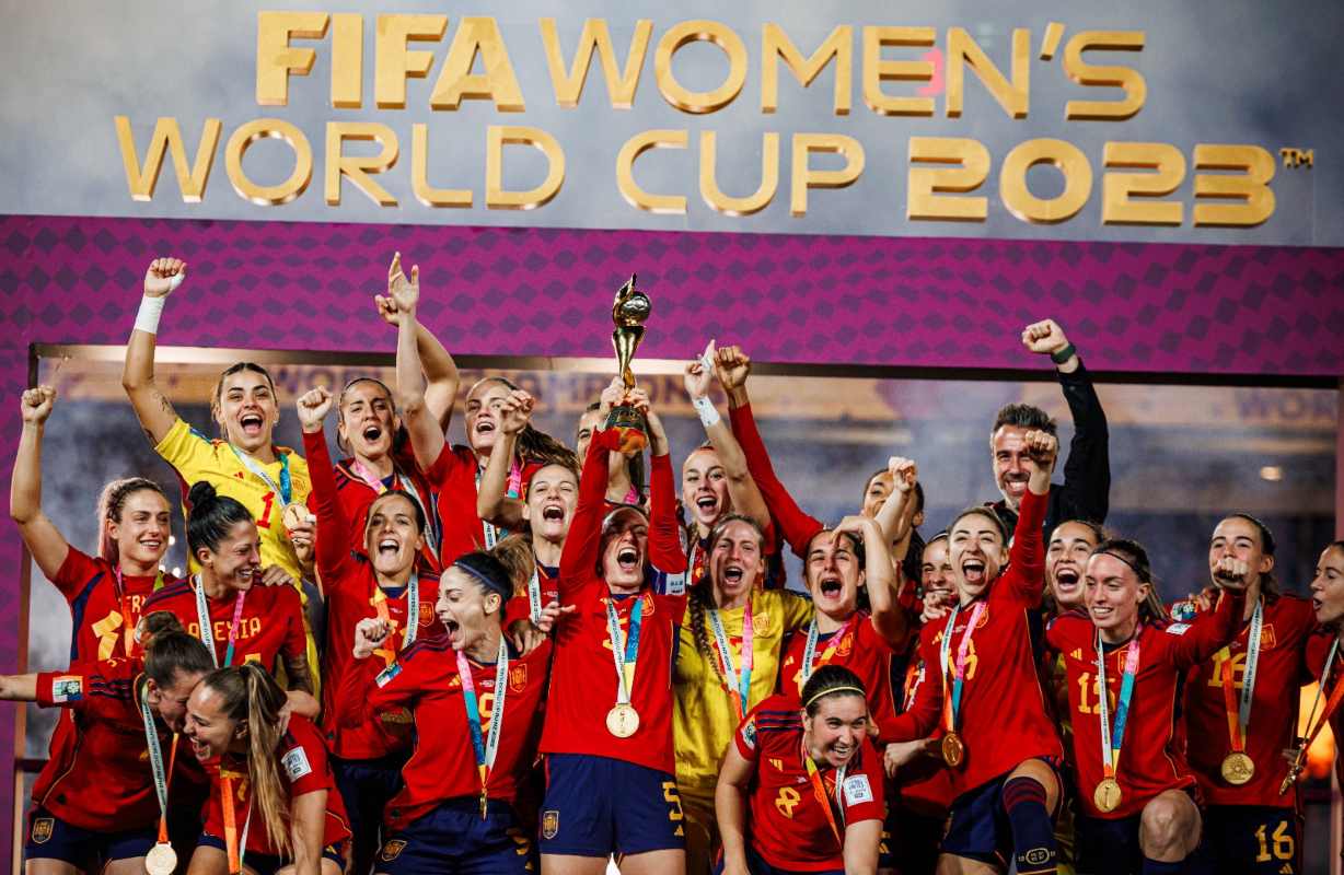 La selección de fútbol femenino celebra el título en el Mundial.